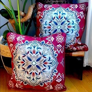 Set of two Outdoor Red and Blue Accent Pillows